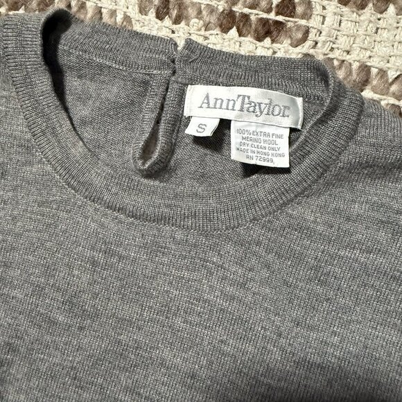 VTG 90s Ann Taylor 100% Merino Wool Sweater Short Sleeve Size Small Academia - Picture 3 of 7